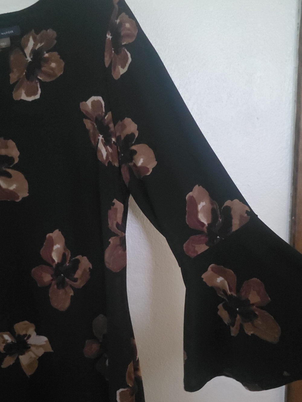 Tommy Hilfiger Black Floral Shift Dress With Bell Sleeves - Picture 5 of 11
